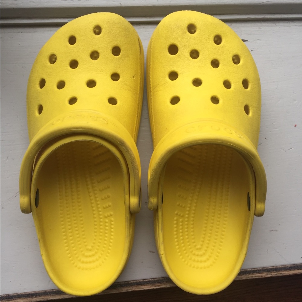 🌼 yellow Crocs 🌼